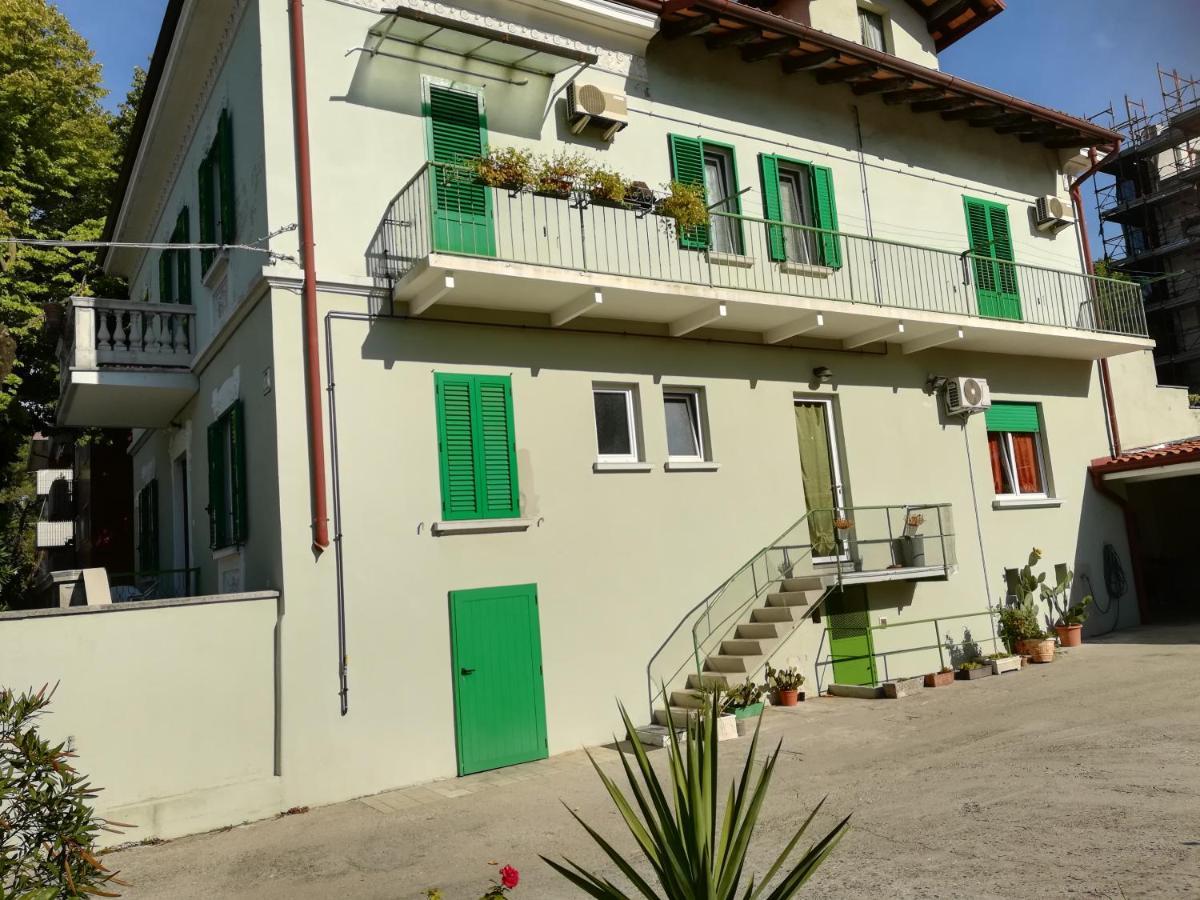 Gorizia Vacanze Appartamento In Villa Con Parcheggio Bagian luar foto