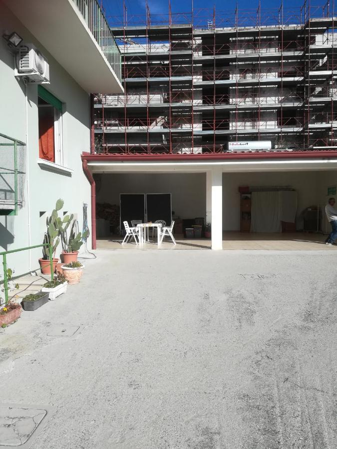 Gorizia Vacanze Appartamento In Villa Con Parcheggio Bagian luar foto